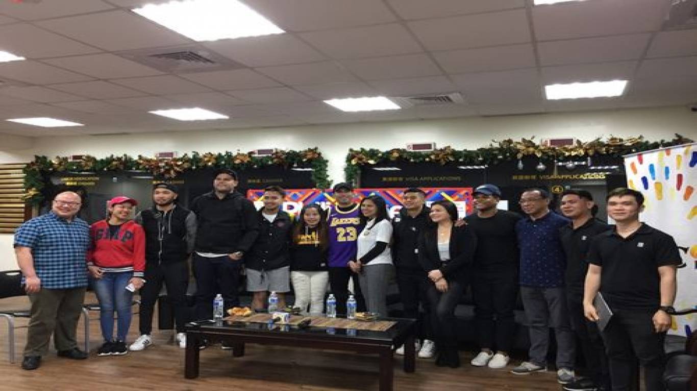 Philippine celebrities plays basketball with OFWs in Taiwan.jpeg